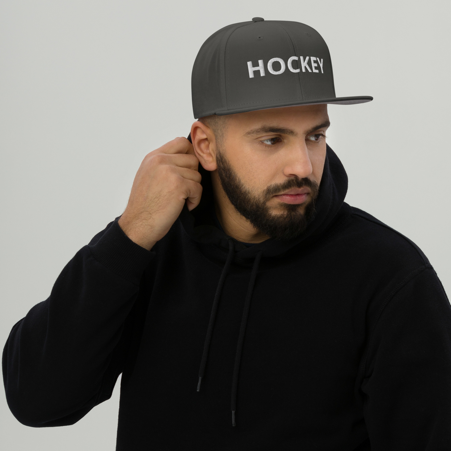 HOCKEY Snapback-Cap in Grau mit Kunststoff-Schnappverschluss und gesticktem Schriftzug
