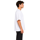 DAWIS Origin Oversize T-Shirt in Weiß aus schwerer Baumwolle, Seitenansicht an einem männlichen Model
