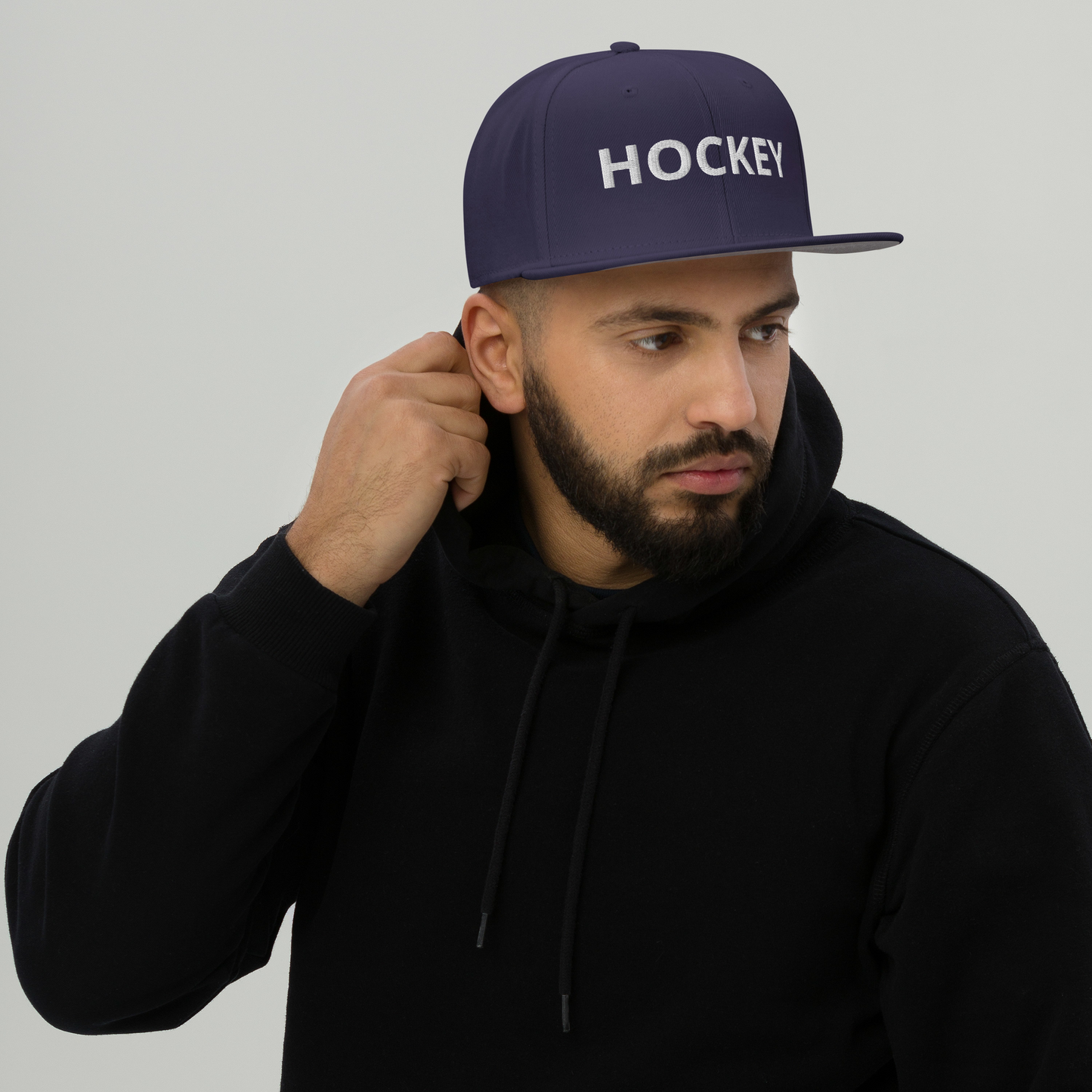 HOCKEY Snapback-Cap• 85 % Acryl, 15 % Wolle• Strukturiert, 6-Panel, High-Profile• Kunststoff-Schnappverschluss• Schirm unterseitig grau• Kopfumfang: 55 cm - 60 cm• Rohprodukt bezogen aHOCKEY Snapback-Cap