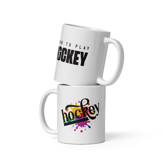 Keramiktasse mit "Born to Play Hockey" Aufdruck, spülmaschinen- und mikrowellengeeignet.